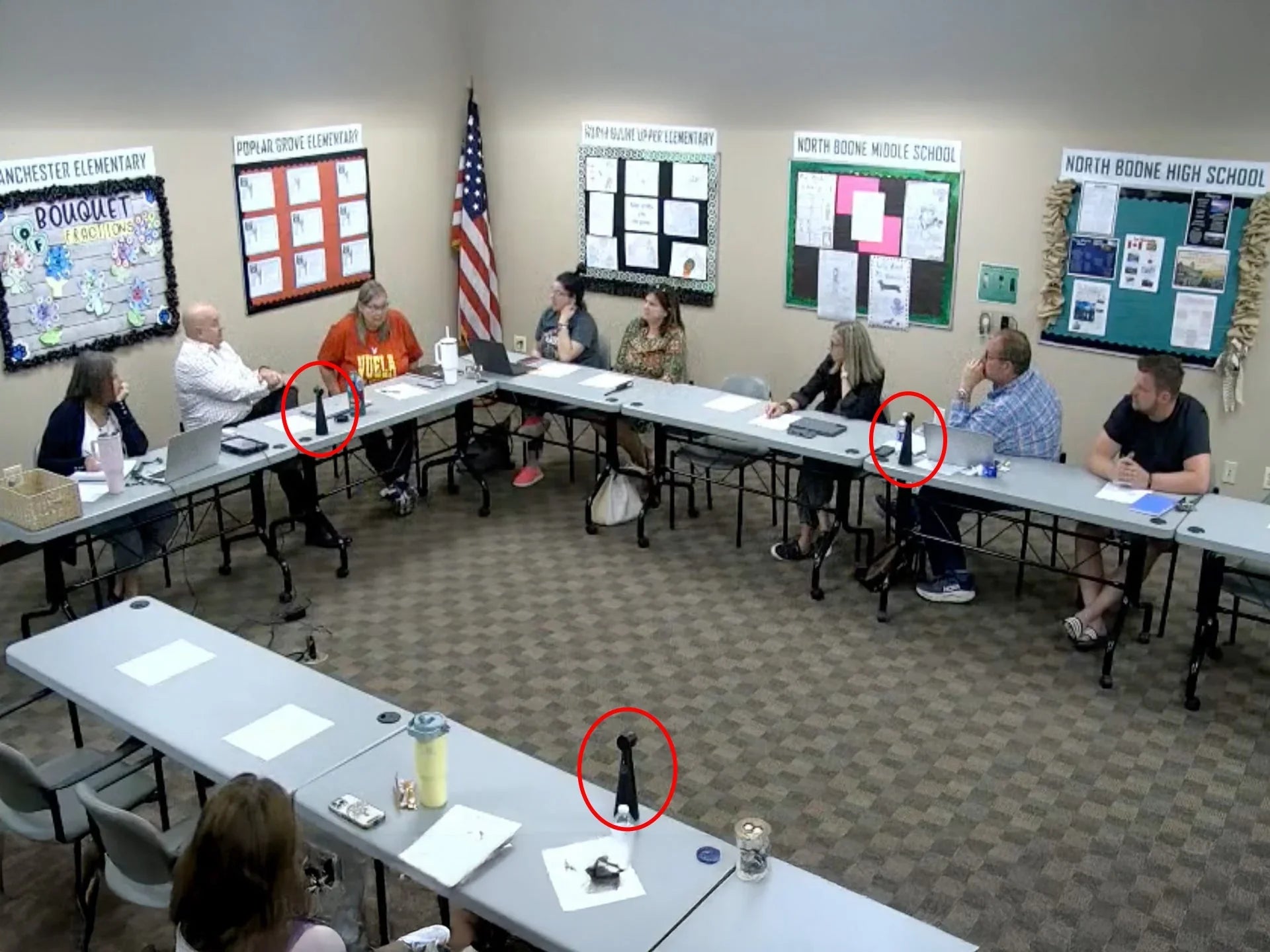 North Boone School District × VOCAL HUB : Une mise à niveau audio sans fil fiable pour les réunions du conseil scolaire